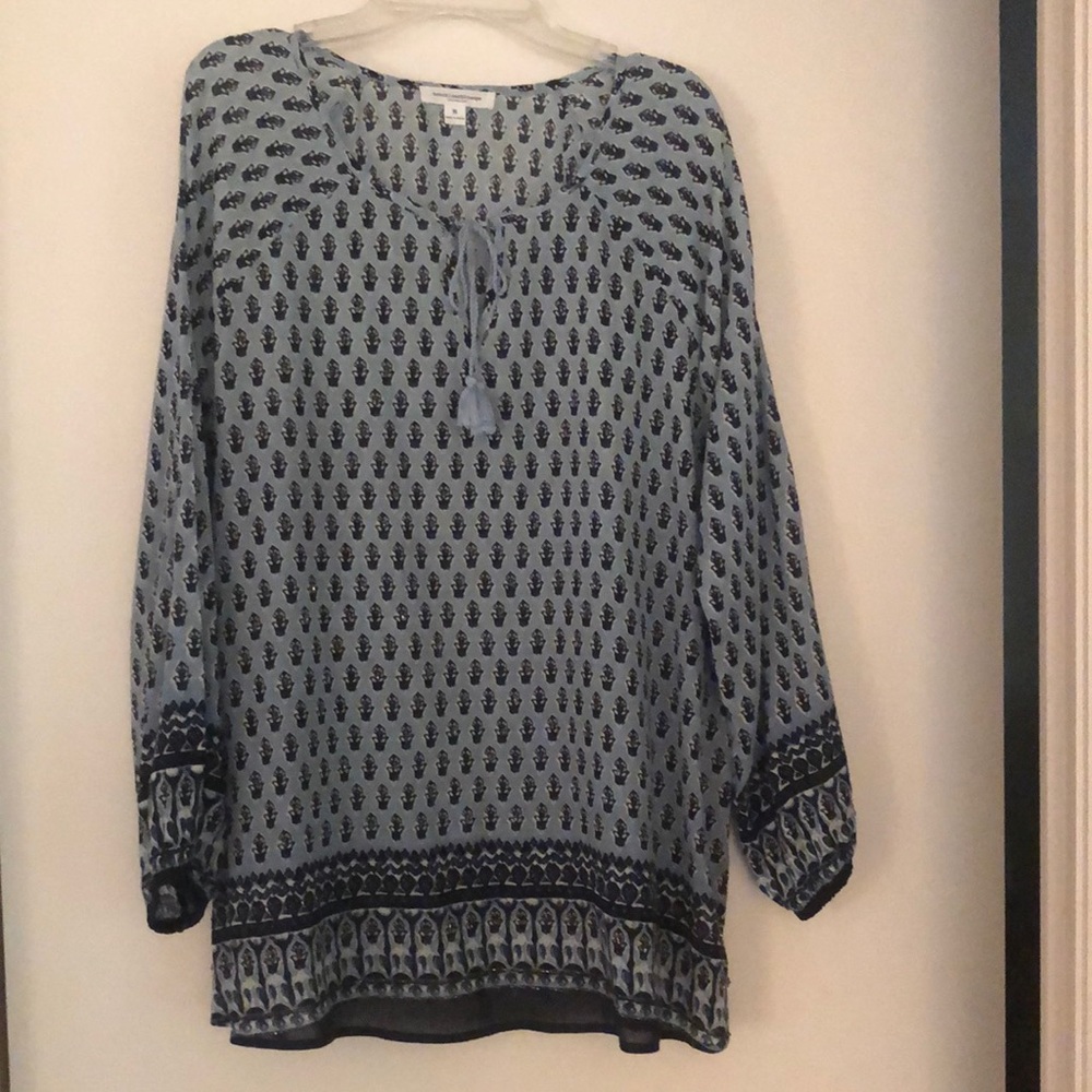 Blue Print pattern tunic type top in Medium
